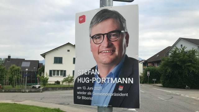 Mann auf Plakat Mann auf Plakat