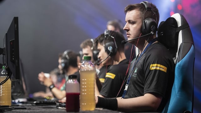 Die Mitglieder von PostFinance Helix im Finalspiel der ersten Saison der Hero League im Mai dieses Jahres. Die Mitglieder von PostFinance Helix im Finalspiel der ersten Saison der Hero League im Mai dieses Jahres.