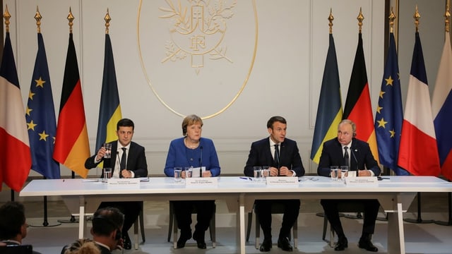 Wolodimir Selenski, Angela Merkel, Emmanuel Macron und Wladimir Putin an der Medienkonferenz Wolodimir Selenski, Angela Merkel, Emmanuel Macron und Wladimir Putin an der Medienkonferenz