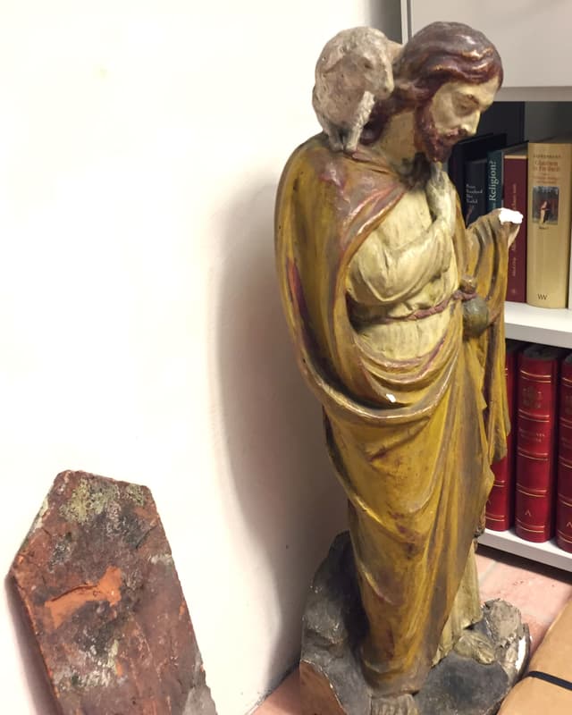 Figur, die Jesus als guten Hirten zeigt. Figur, die Jesus als guten Hirten zeigt.