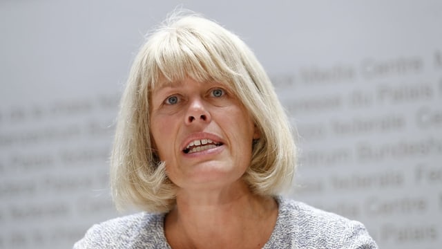 Frau auf Podium. Frau auf Podium.