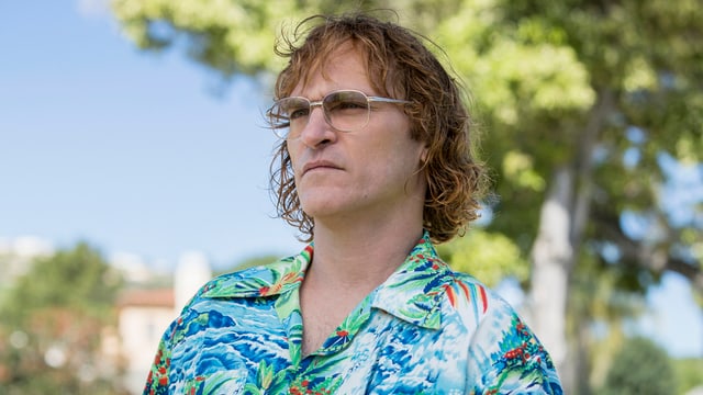 Joaquin Phoenix, der Verwandlungskünstler: Hier im Hawaihemd und 70er-Jahre-Look. Joaquin Phoenix, der Verwandlungskünstler: Hier im Hawaihemd und 70er-Jahre-Look.