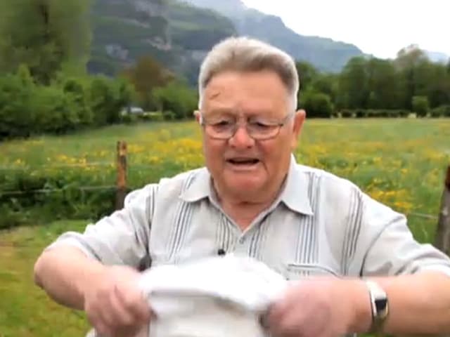 Hobby-Imker Hansruedi Wyrsch. Hobby-Imker Hansruedi Wyrsch.
