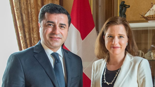 Nationalratspräsidentin Christa Markwalder empfängt den Politiker Selahattin Demirtas im Bundeshaus. Nationalratspräsidentin Christa Markwalder empfängt den Politiker Selahattin Demirtas im Bundeshaus.