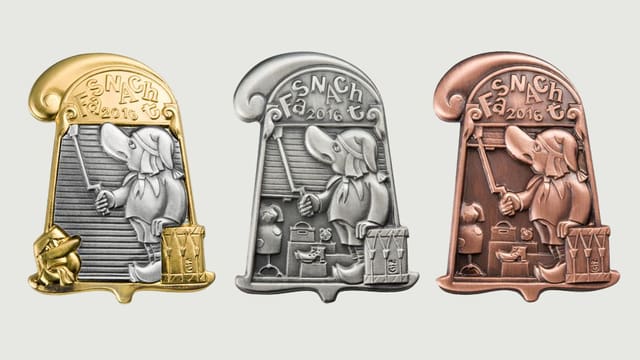 Ein Gold-Silber-Bronze Set der Blaggedde 2016. Ein Gold-Silber-Bronze Set der Blaggedde 2016.