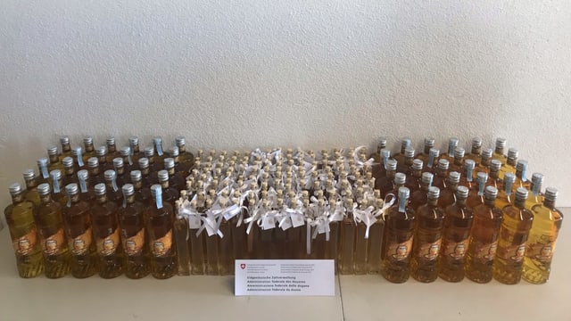 Honiglikör, der aufgestellt ist. Honiglikör, der aufgestellt ist.