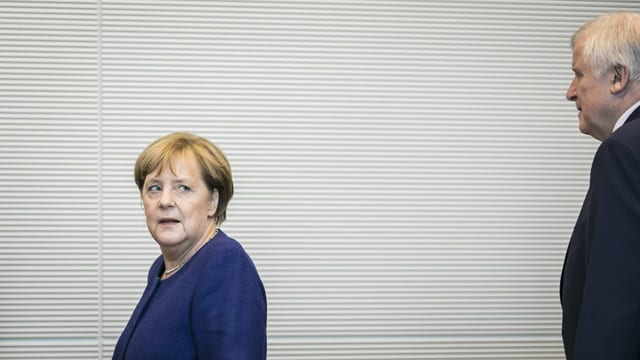 Merkel und Seehofer au der Ferne. Merkel und Seehofer au der Ferne.