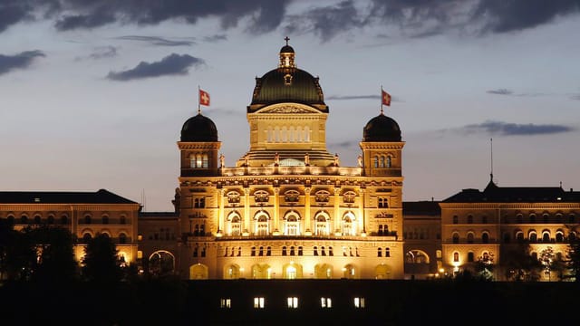 Das Bundeshaus von aussen. Das Bundeshaus von aussen.