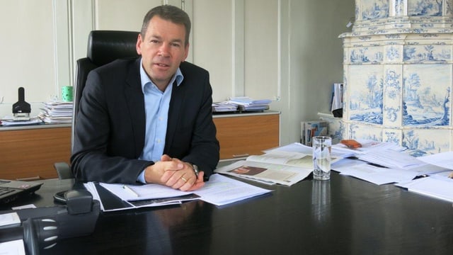IHZ-Direktor Felix Howald an seinem Pult IHZ-Direktor Felix Howald an seinem Pult