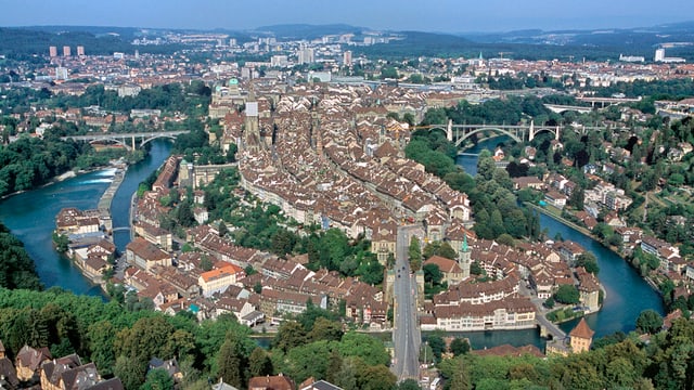 Luftaufnahme der Berner Altstadt mit der Aareschlaufe. Luftaufnahme der Berner Altstadt mit der Aareschlaufe.