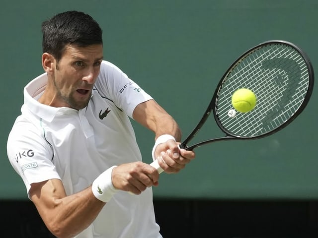Novak Djokovic vor einem Return