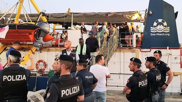Am 29. Juni legt die Sea Watch in Lampedusa an. Am 29. Juni legt die Sea Watch in Lampedusa an.