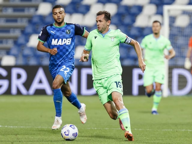 Senad Lulic (rechts) und Lazio Rom. Senad Lulic (rechts) und Lazio Rom.