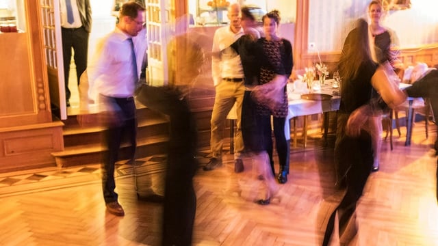 Leute tanzen Leute tanzen