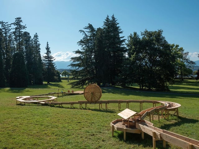 Ein Wasserkanal aus Holz Ein Wasserkanal aus Holz