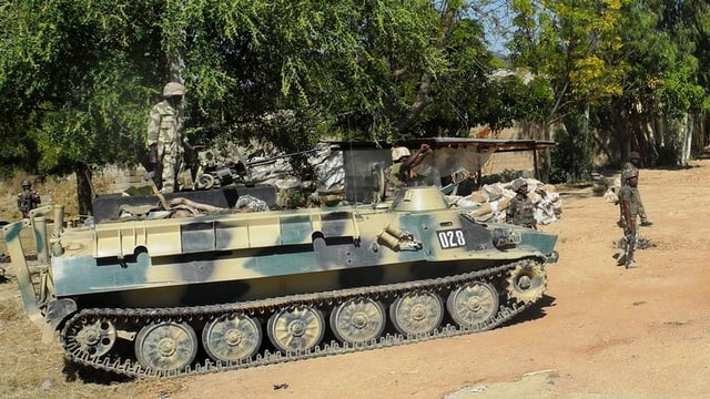 Panzer mit Soldaten. Panzer mit Soldaten.