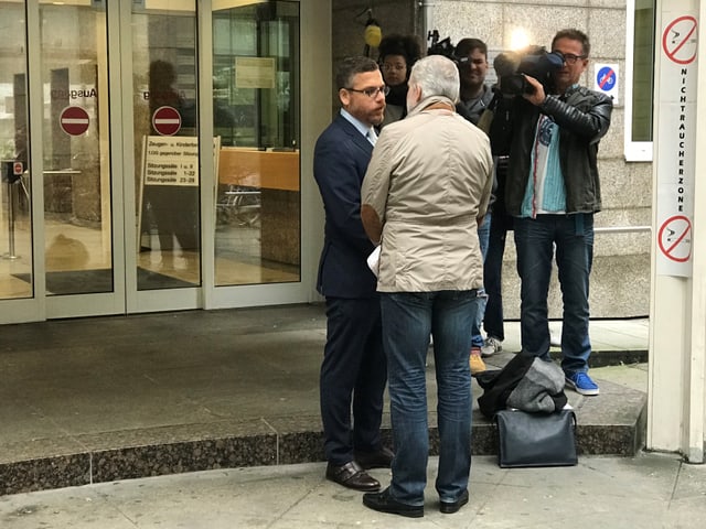 Daniel M. nach 6 Monaten Untersuchungshaft wieder an der frischen Luft. Daniel M. nach 6 Monaten Untersuchungshaft wieder an der frischen Luft.