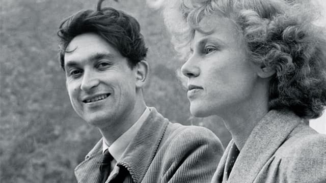 Mann und Frau auf schwarz-weissem Foto Mann und Frau auf schwarz-weissem Foto