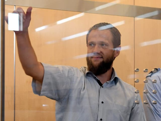 Sven Lau beim Prozessauftakt in Düsseldorf. Sven Lau beim Prozessauftakt in Düsseldorf.