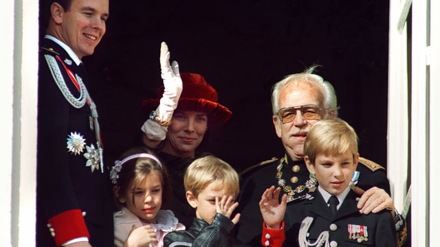 Charlotte Marie Pomeline Casiraghi hat zwei Brüder, Andrea Casiraghi und Pierre Casiraghi. Sie ist die Enkelstochter vom damaligen Fürsten Rainer II und die Nichte dessen Sohns Prinz Albert.