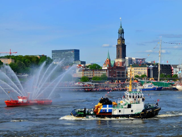 Schiffe im Hafen Schiffe im Hafen