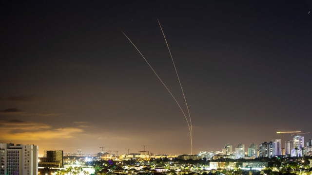Raketen von Israel im Nachthimmel. Raketen von Israel im Nachthimmel.