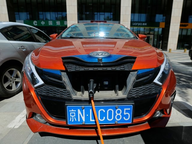 Elektroautos an Ladestation Elektroautos an Ladestation