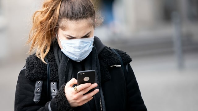 Frau mit Smartphone Frau mit Smartphone