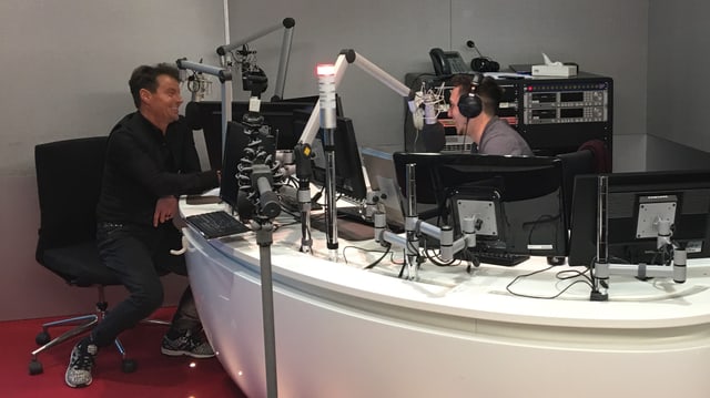 Florian Ast ed Ivo Orlik durant l'intervista en il studio RTR. Florian Ast ed Ivo Orlik durant l'intervista en il studio RTR.