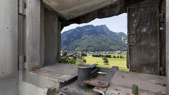 Blick aus einer Schiessscharte einer Festung. Blick aus einer Schiessscharte einer Festung.