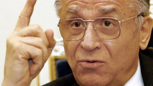 Ion Iliescu im Jahr 2004 Ion Iliescu im Jahr 2004