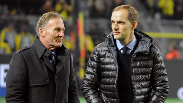 Dortmund-Geschäftsführer Hans-Joachim Watzke im Gespräch mit Trainer Thomas Tuchel. Dortmund-Geschäftsführer Hans-Joachim Watzke im Gespräch mit Trainer Thomas Tuchel.