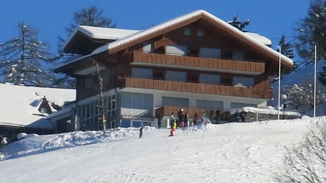 Aussenansicht der Asylunterkunft Aeschiried. Aussenansicht der Asylunterkunft Aeschiried.