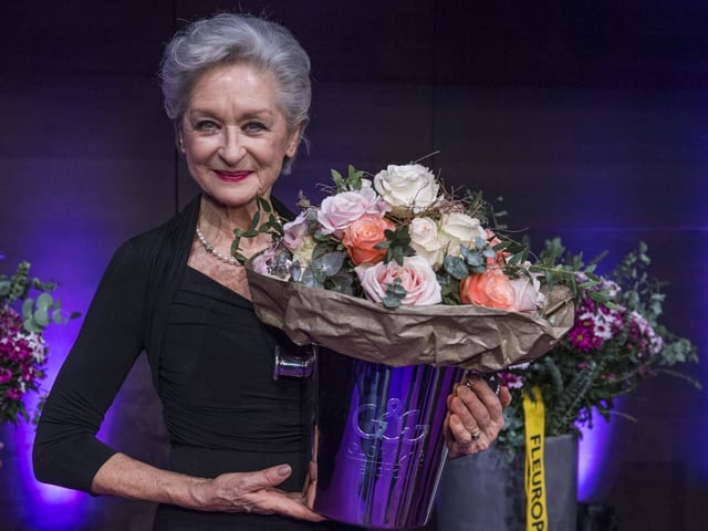 Frau mit Blumen Frau mit Blumen