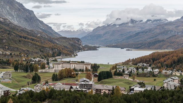 Die Strasse von Maloja nach Sils wird zur Zeit nicht saniert. Die Strasse von Maloja nach Sils wird zur Zeit nicht saniert.