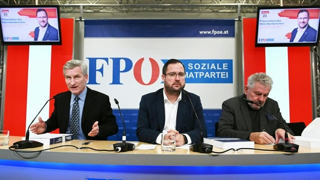 Hafenecker, Mölzer und Grischany während der Pressekonferenz. Hafenecker, Mölzer und Grischany während der Pressekonferenz.
