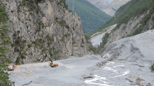 La via da val S-charl era vegni pertutgà fitg ferm da malauras. In chavaterra refà ils dons La via da val S-charl era vegni pertutgà fitg ferm da malauras. In chavaterra refà ils dons