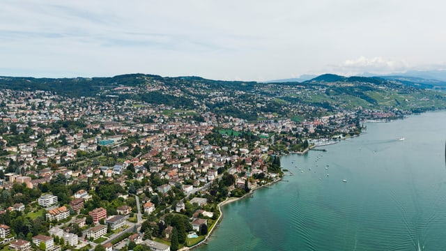 Symbolbild: Luftaufnahme von Lausanne mit Genfersee. Symbolbild: Luftaufnahme von Lausanne mit Genfersee.