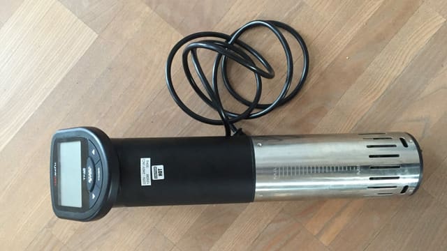 So sieht er aus: Der Sous-Vide-Stick. So sieht er aus: Der Sous-Vide-Stick.