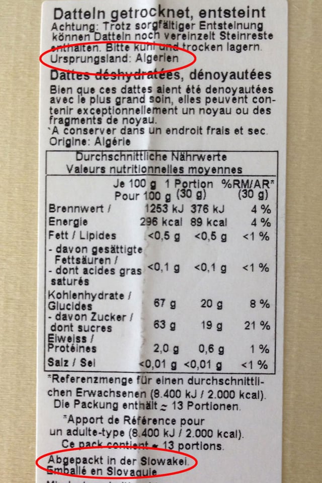 Verpackungsrückseite mit Inhalts- und Herkunftsangaben von Aldi-Datteln. Verpackungsrückseite mit Inhalts- und Herkunftsangaben von Aldi-Datteln.