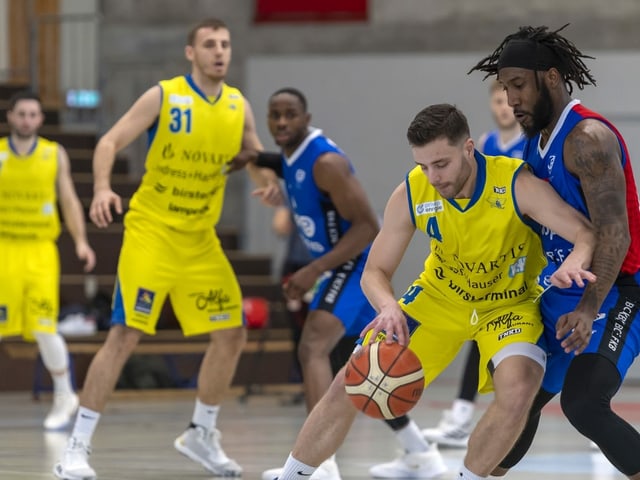 Ein Basketballspiel in der Schweiz Ein Basketballspiel in der Schweiz