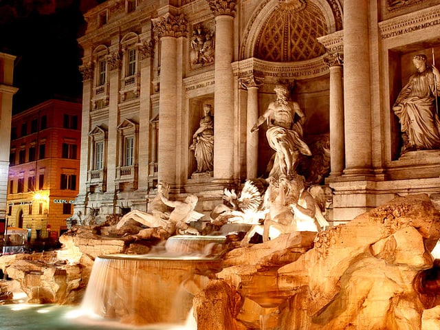 Trevi-Brunnen, beleuchtet. Trevi-Brunnen, beleuchtet.