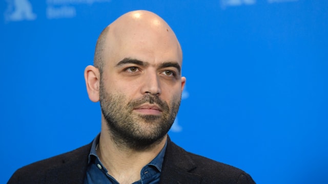Roberto Saviano posiert vor einer Fotowand an der Berlinale 2019. Roberto Saviano posiert vor einer Fotowand an der Berlinale 2019.