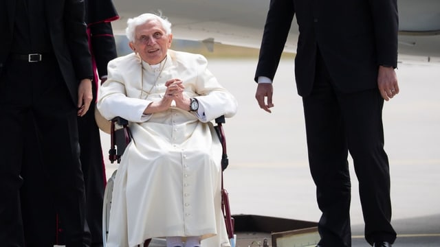 Viel gewusst, nichts getan: Gutachten belastet Benedikt XVI.