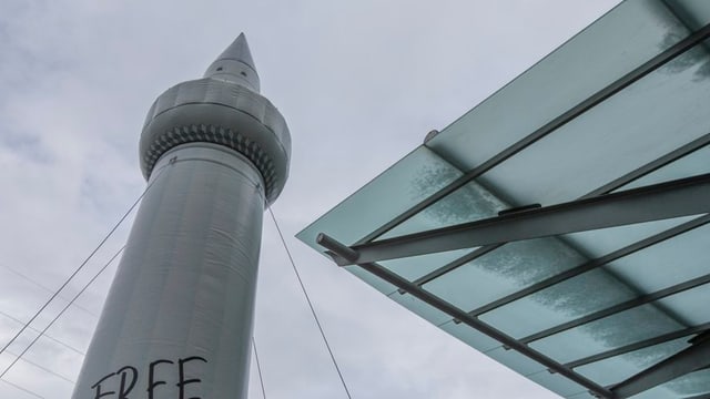 ein aufblasbares Minarett ein aufblasbares Minarett