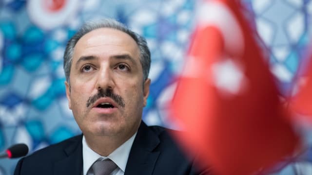 Mustafa Yeneroglu ist und Vorsitzender des Menschenrechtsausschusses des türkischen Parlaments. Mustafa Yeneroglu ist und Vorsitzender des Menschenrechtsausschusses des türkischen Parlaments.