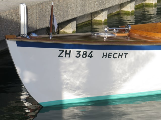 Bootsbug mit Aufschrift "Hecht" Bootsbug mit Aufschrift "Hecht"