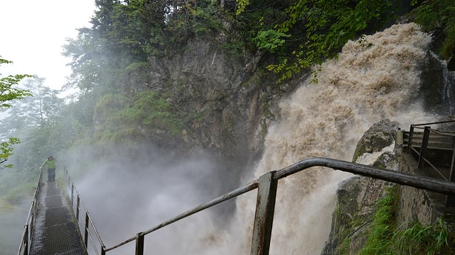 Sprudelnder Wasserfall. Sprudelnder Wasserfall.