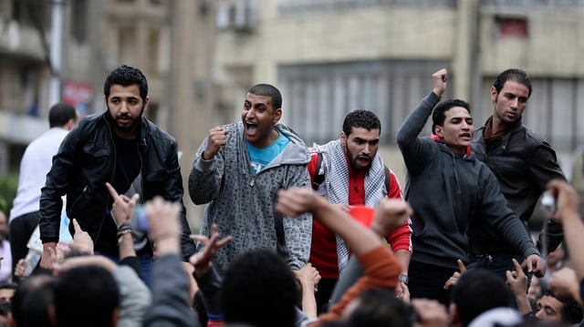 Demonstranten vor dem Präsidentenpalast in Kairo. Demonstranten vor dem Präsidentenpalast in Kairo.