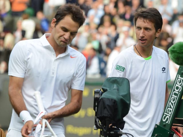 Roger Federer (links) und Sergej Stachowski in Wimbledon 2013 Roger Federer (links) und Sergej Stachowski in Wimbledon 2013